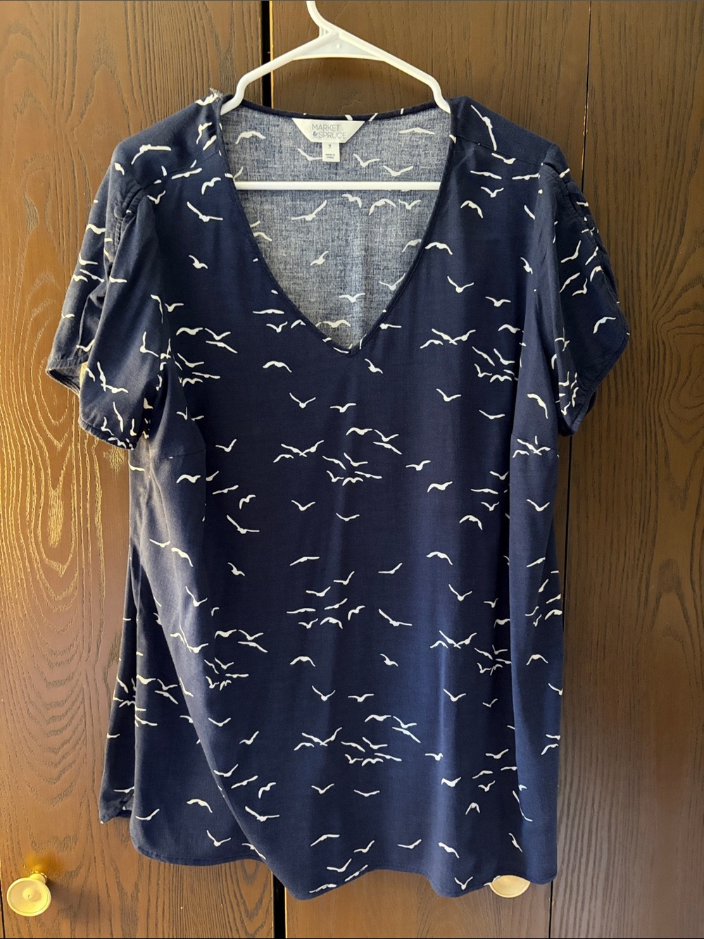 Market & Spruce Navy V-Neck Top with White Seagull Print. Size 1X